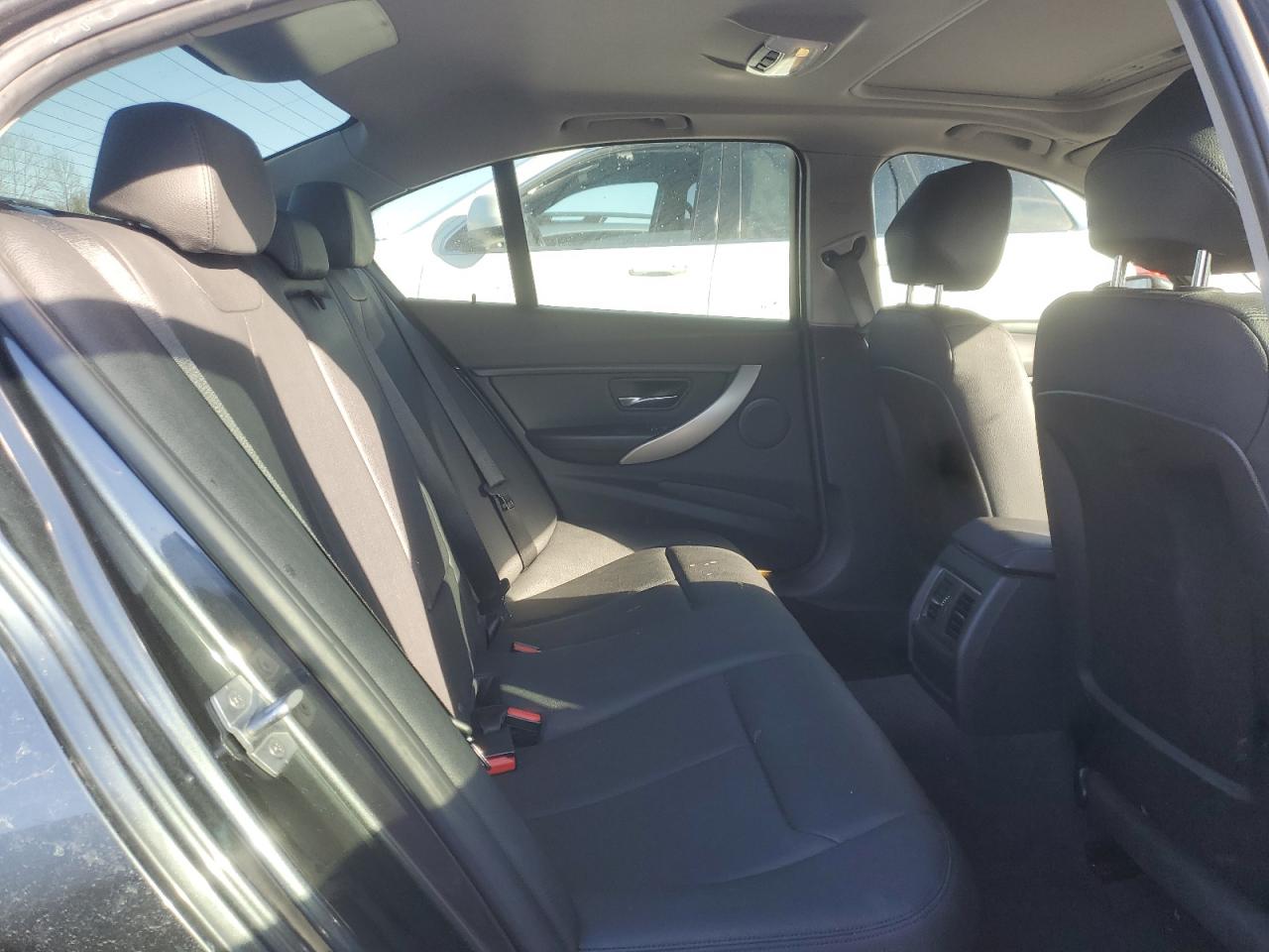 2017 BMW 3er VIN WBA8E5G33HNU43580 Copart auction photo, front end / minor dent/scratches damage thumbnail 10