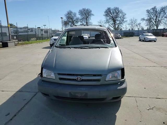 1998 Toyota Sienna VIN 4T3ZF13CXWU078257 Copart auction photo, all over damage thumbnail 12