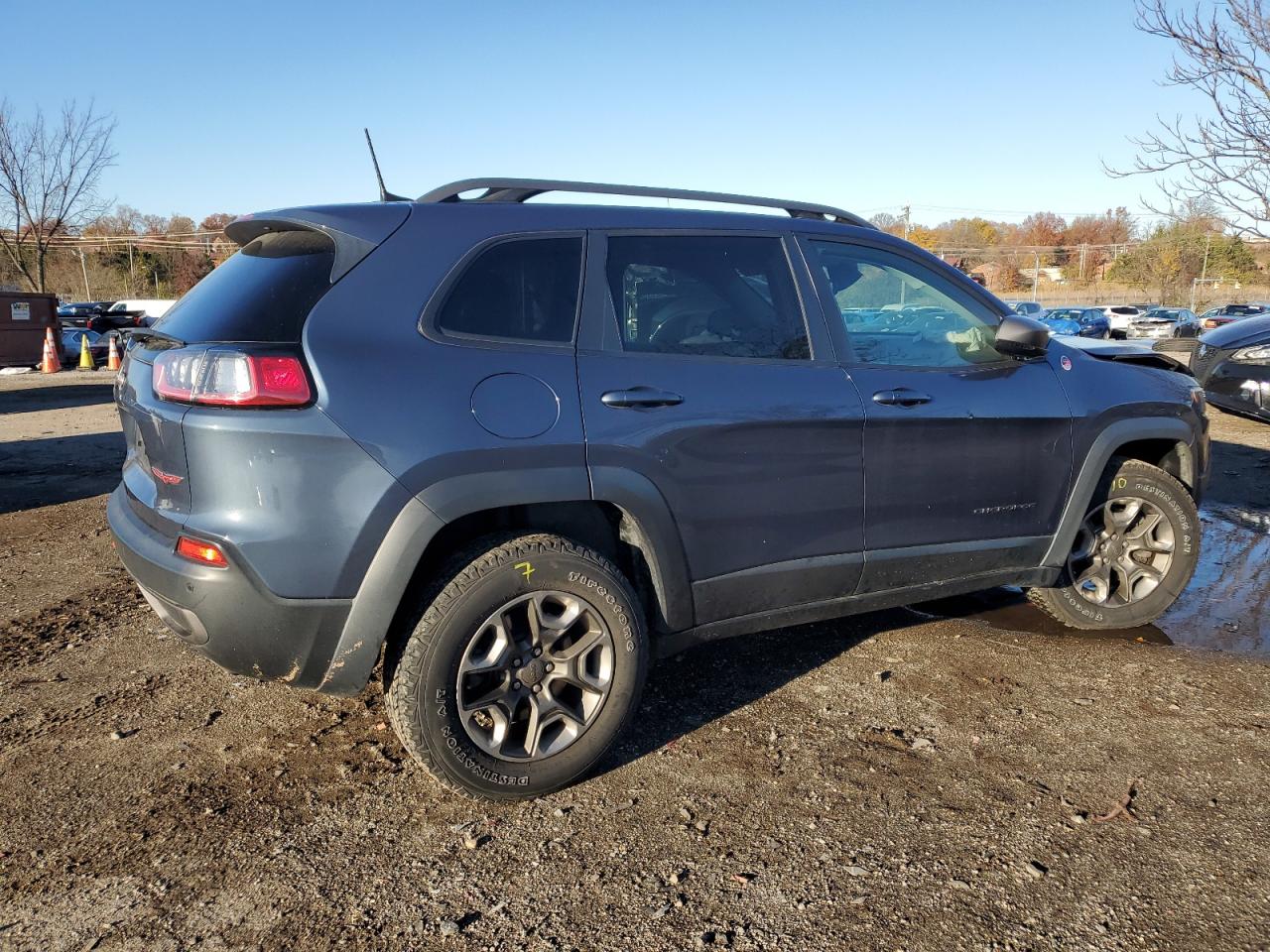 2019 Jeep Cherokee VIN 1C4PJMBX9KD367617 Copart auction photo, front end / minor dent/scratches damage thumbnail 3