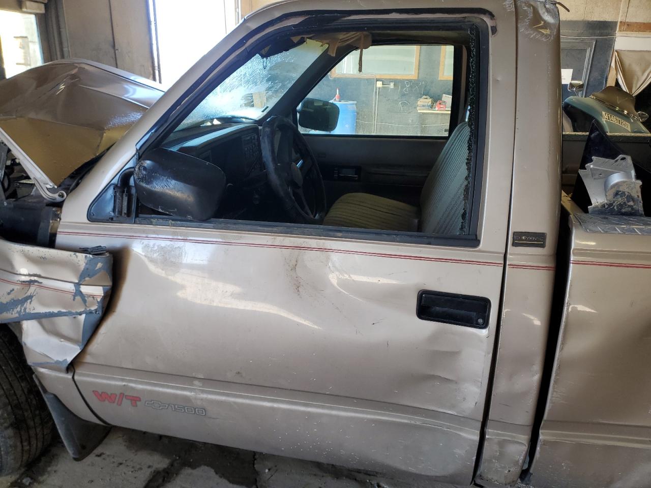 1993 Chevrolet GMT-400 VIN 1GCEC14Z8PZ188199 Copart auction photo, front end / mechanical damage thumbnail 7