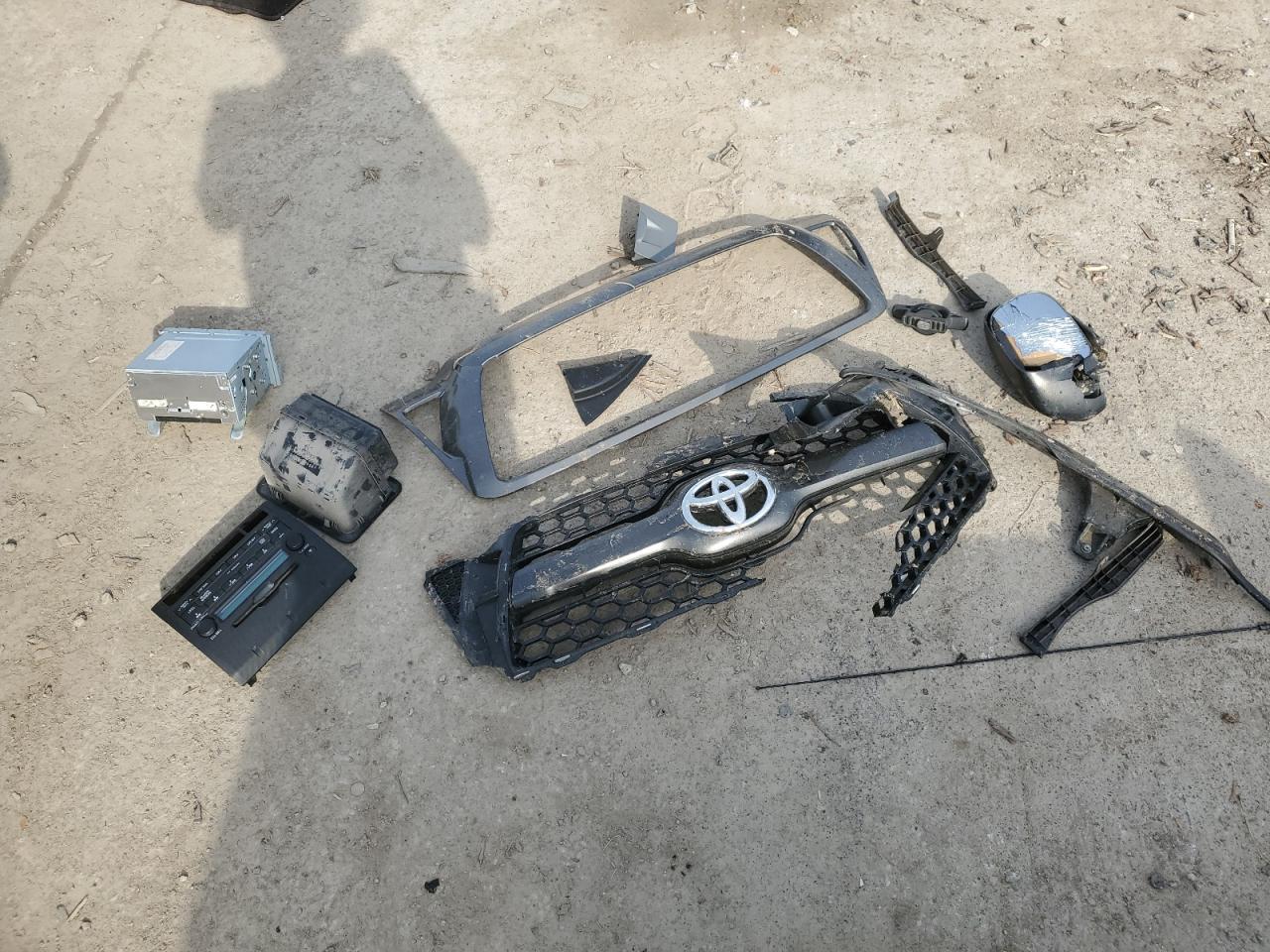 2011 Toyota Tacoma VIN 5TFNX4CN8BX003934 Copart auction photo, rollover damage thumbnail 12
