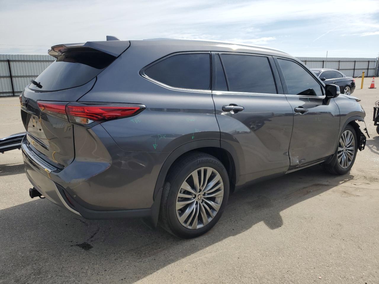 2021 Toyota Highlander VIN 5TDFZRBHXMS145850 Copart auction photo, front end / side damage thumbnail 3