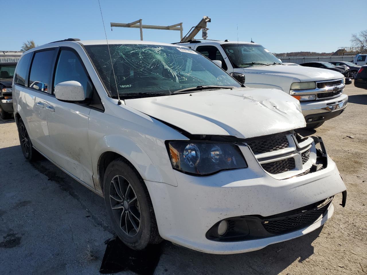 2018 Dodge Caravan VIN 2C4RDGEG4JR146578 Copart auction photo, front end damage thumbnail 4
