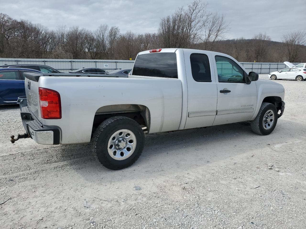 2011 Chevrolet Silverado VIN 1GCRCREA1BZ294172 Copart auction photo, front end / side damage thumbnail 3