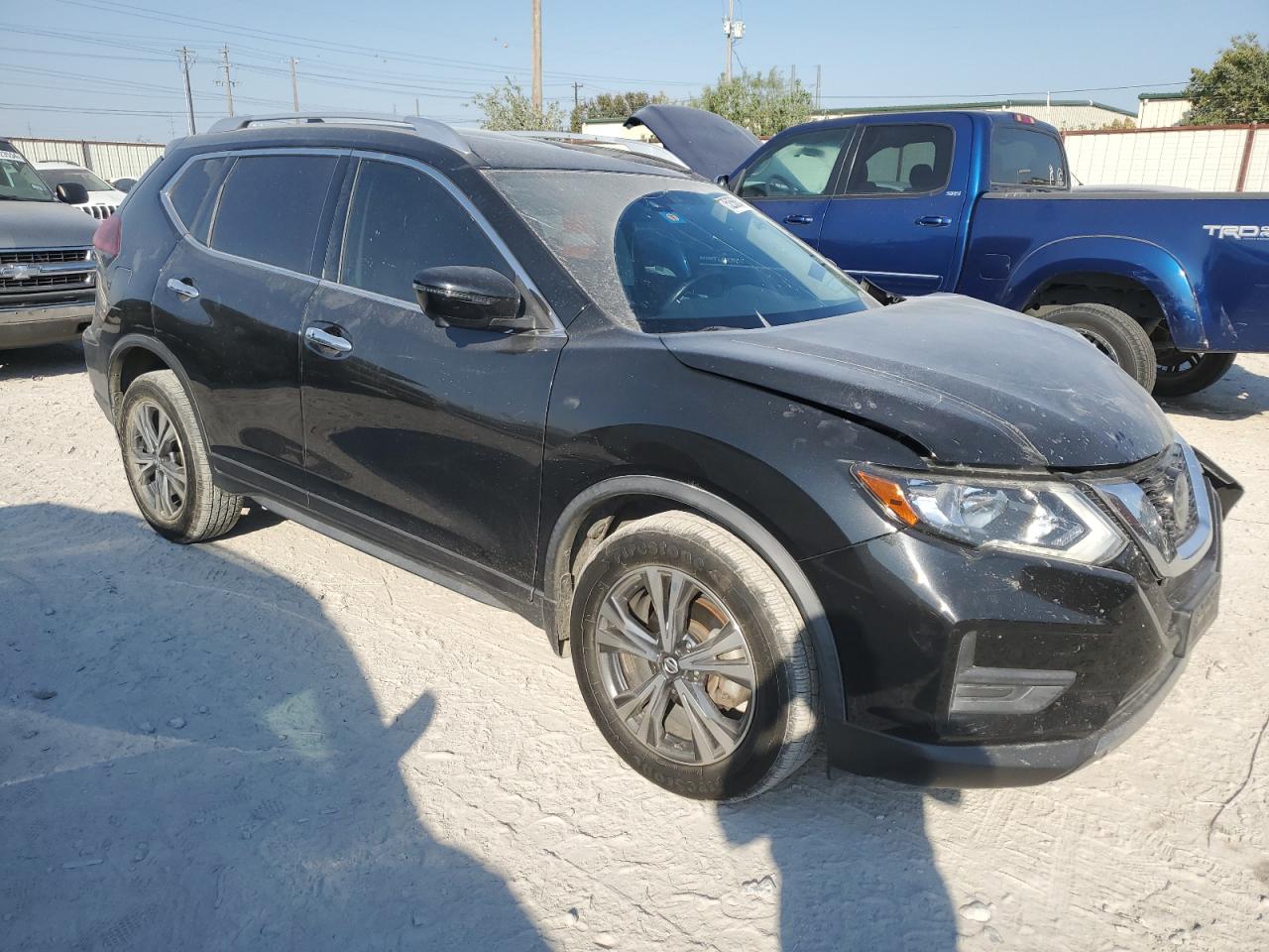 2019 Nissan Rogue VIN JN8AT2MT3KW268847 Copart auction photo, front end / minor dent/scratches damage thumbnail 4