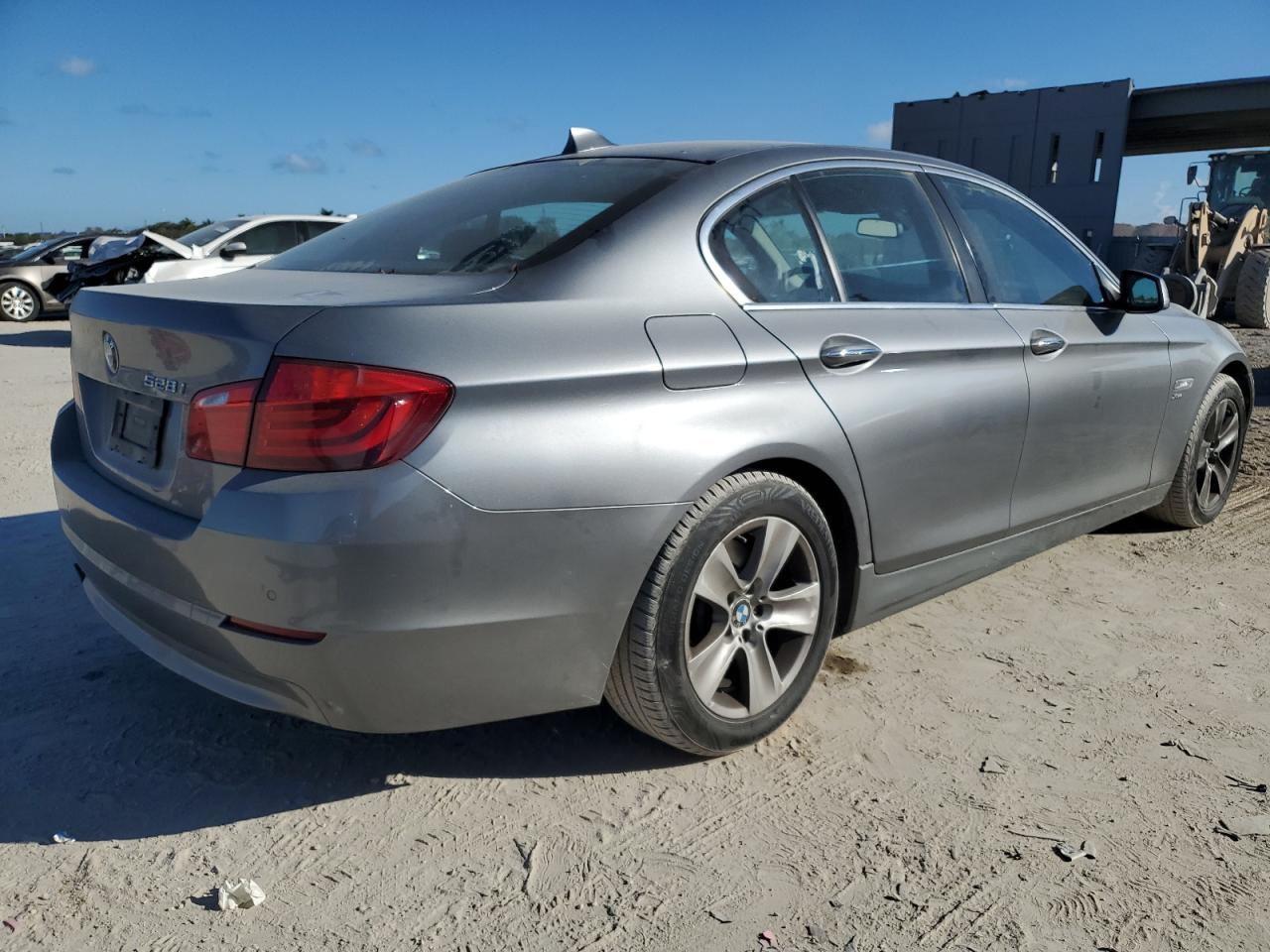 2012 BMW 5er VIN WBAXH5C5XCDW02488 Copart auction photo, front end / minor dent/scratches damage thumbnail 3