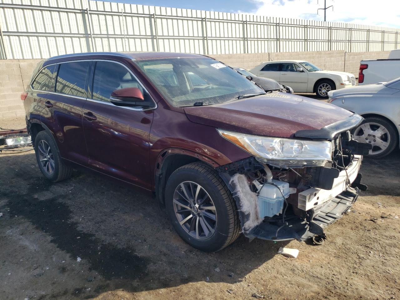 2017 Toyota Highlander VIN 5TDJZRFH6HS385312 Copart auction photo, front end / side damage thumbnail 4