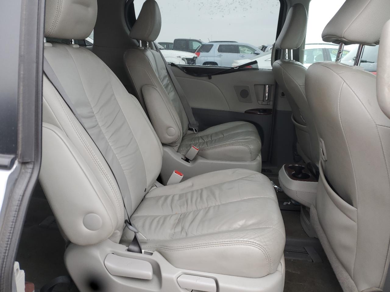 2011 Toyota Sienna VIN 5TDDK3DC7BS027908 Copart auction photo, rear end / minor dent/scratches damage thumbnail 10
