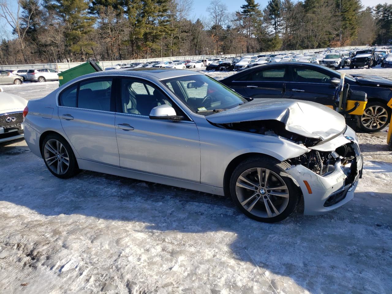 2017 BMW 3er VIN WBA8D9G5XHNU59769 Copart auction photo, front end damage thumbnail 4