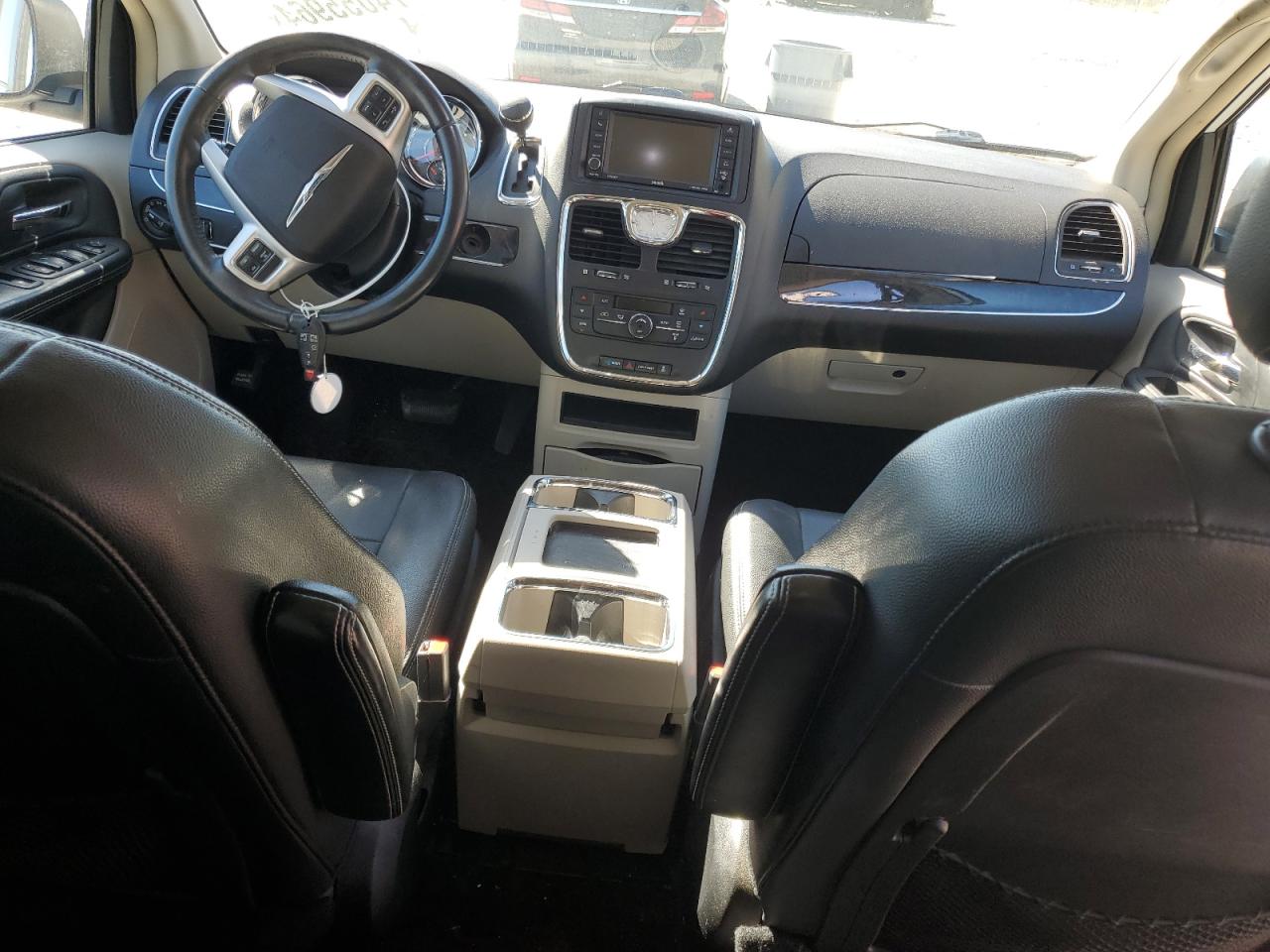 2016 Chrysler Town & Country VIN 2C4RC1BG9GR165401 Copart auction photo, front end / minor dent/scratches damage thumbnail 8