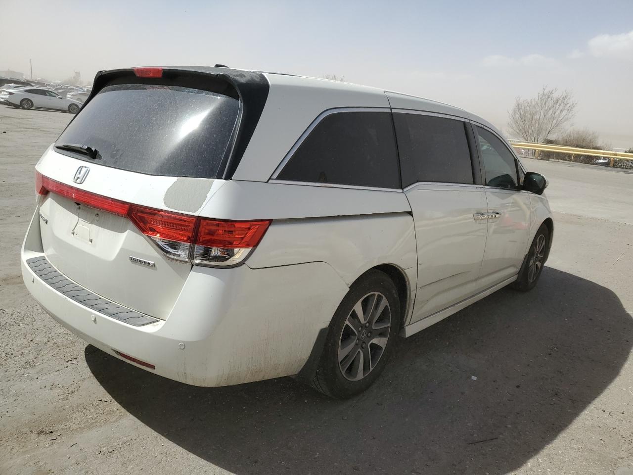 2015 Honda Odyssey VIN 5FNRL5H99FB006842 Copart auction photo, normal wear / minor dent/scratches damage thumbnail 3