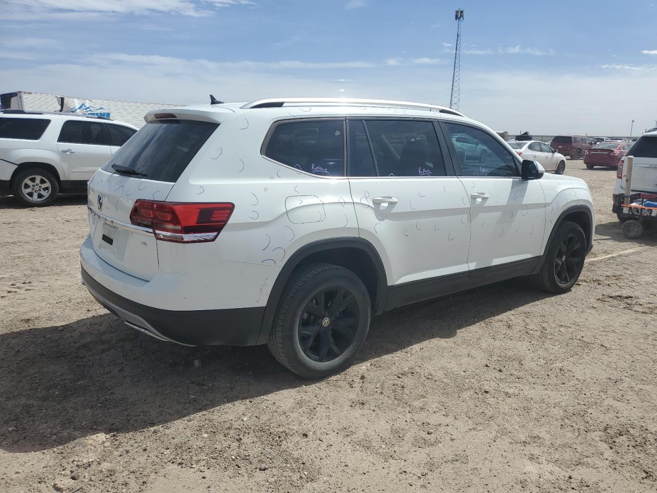 2018 Volkswagen Atlas VIN 1V2CR2CAXJC562697 Copart auction photo, hail / minor dent/scratches damage thumbnail 3