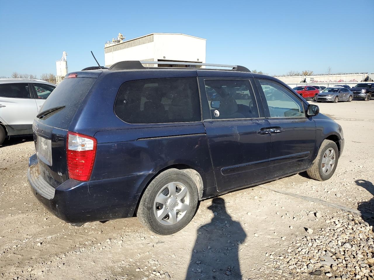 2009 KIA Sedona VIN KNDMB233596280599 Copart auction photo, normal wear damage thumbnail 3