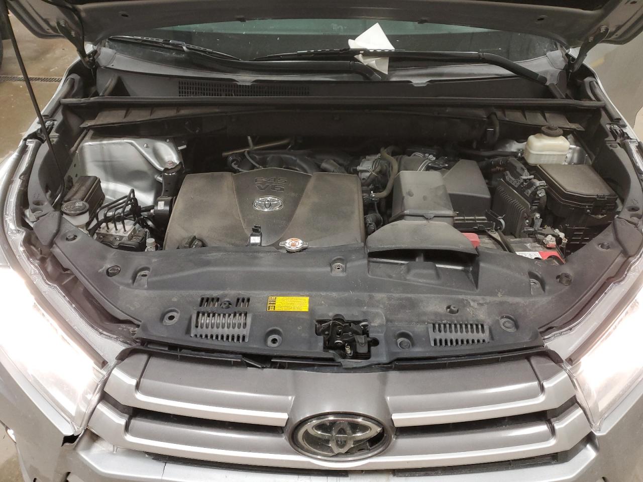 2018 Toyota Highlander VIN 5TDJZRFH3JS555082 Copart auction photo, rear end damage thumbnail 12