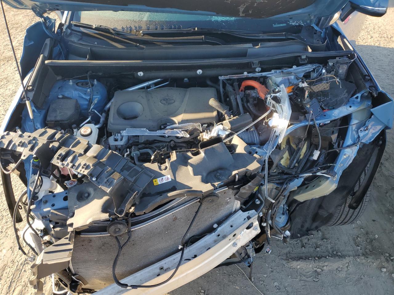 2022 Toyota RAV 4 VIN 4T3T6RFV3NU070288 Copart auction photo, front end / side damage thumbnail 13