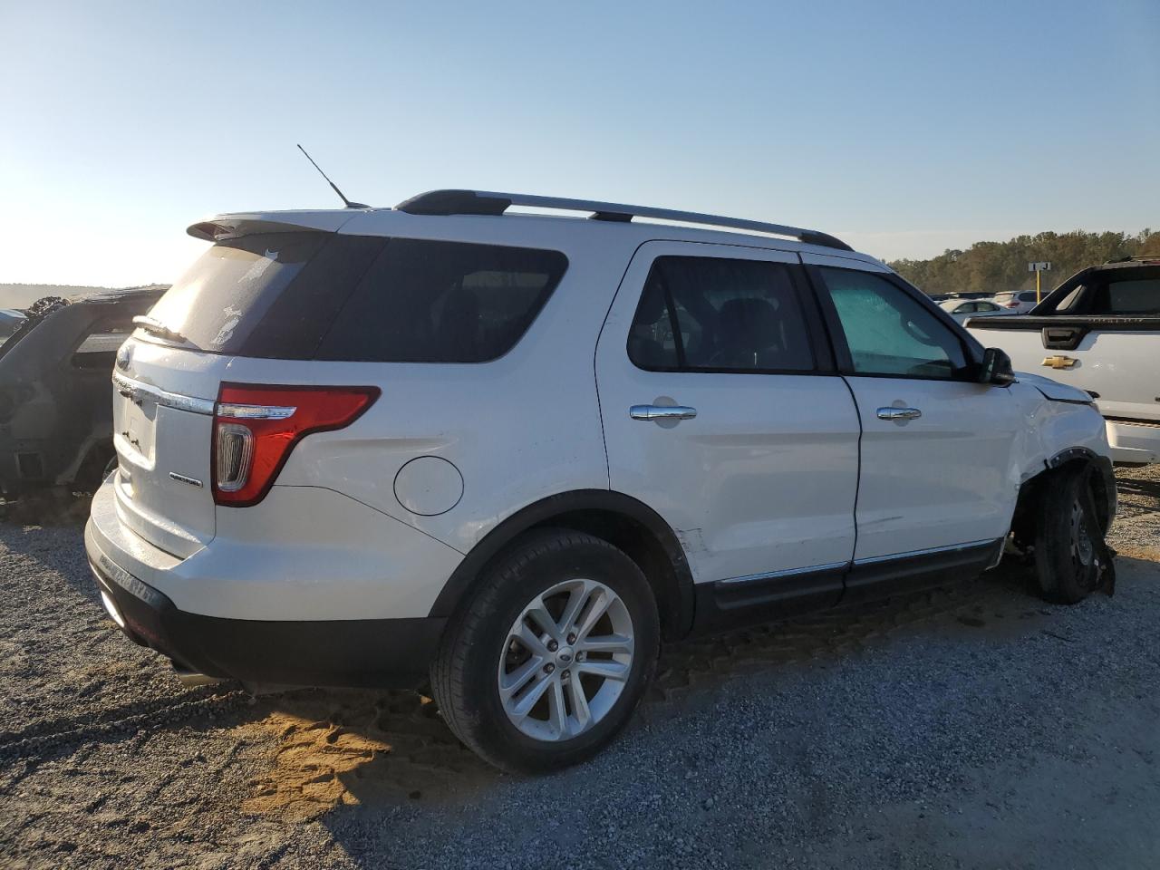 2013 Ford Explorer VIN 1FM5K7D87DGA74713 Copart auction photo, undercarriage / minor dent/scratches damage thumbnail 3