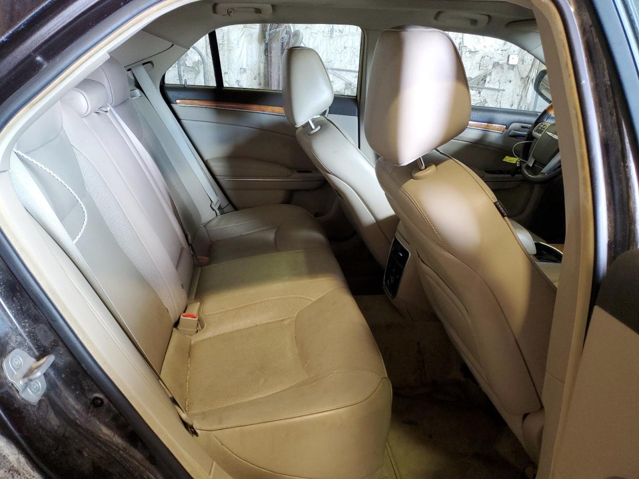 2012 Chrysler 300 VIN 2C3CCAHG8CH184295 Copart auction photo, front end / minor dent/scratches damage thumbnail 10