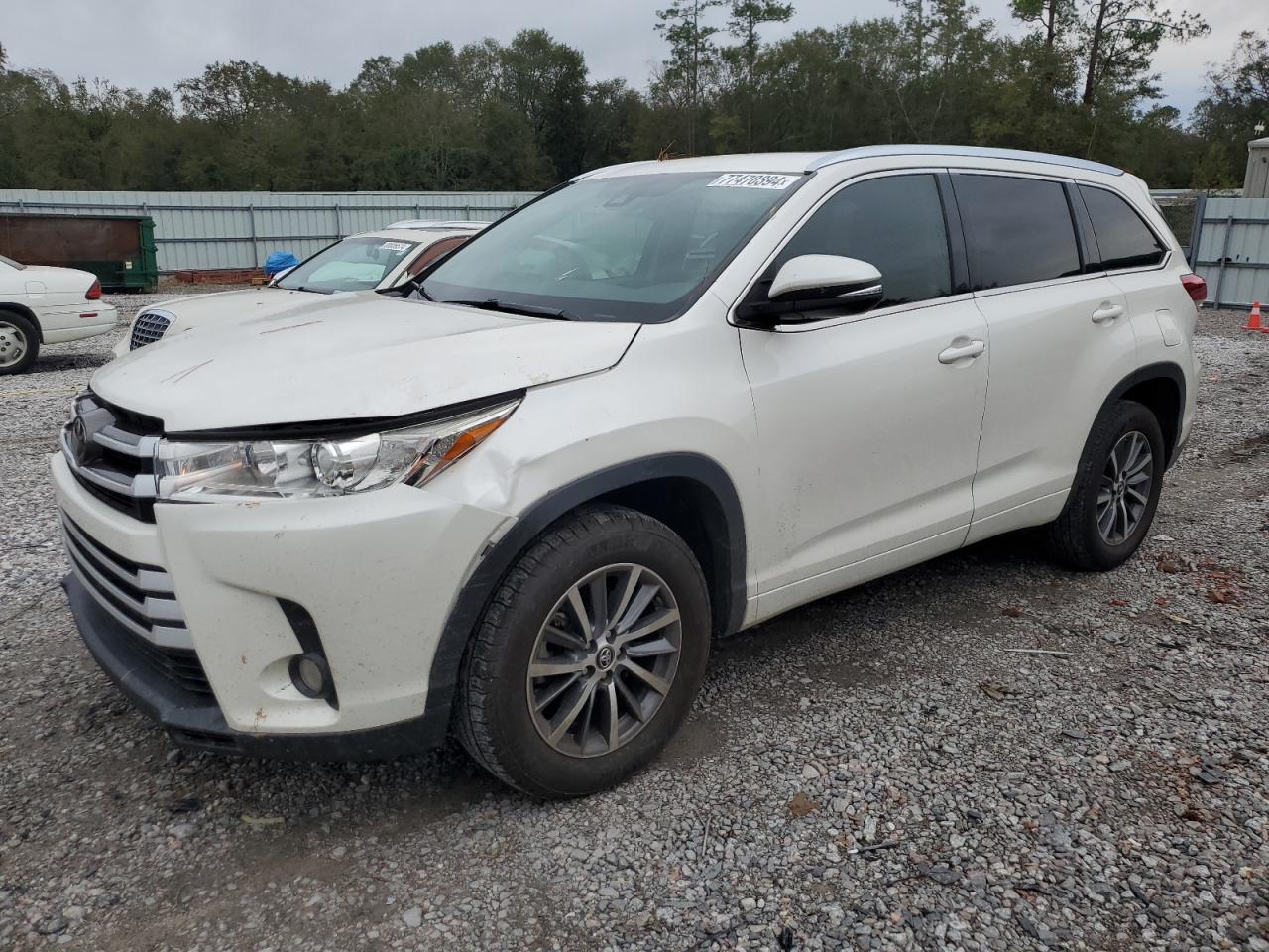2018 Toyota Highlander VIN 5TDKZRFH1JS549267