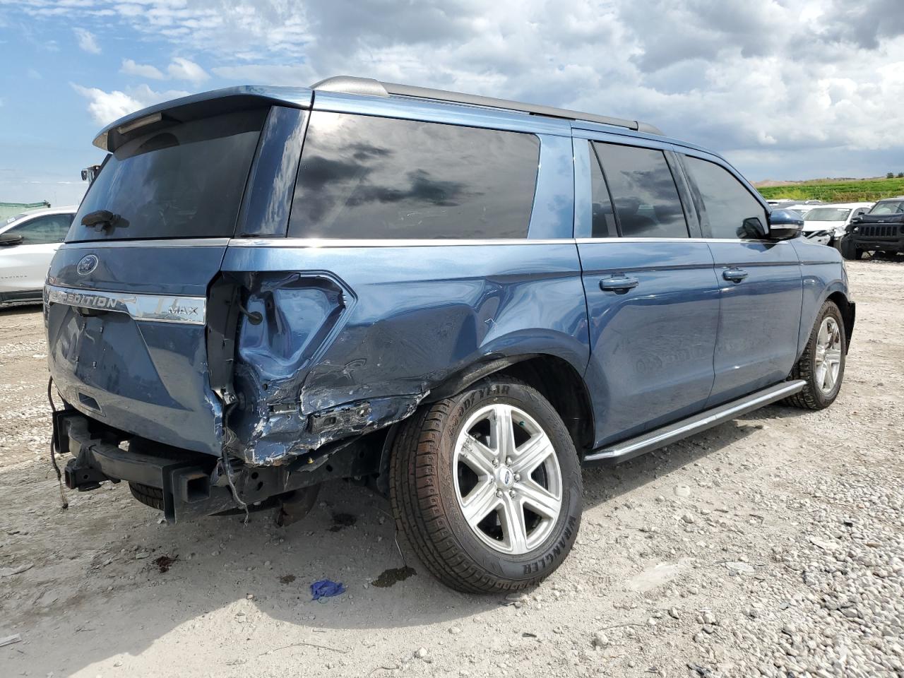 2018 Ford Expedition VIN 1FMJK1JT1JEA57935 Copart auction photo, rear end / front end damage thumbnail 3