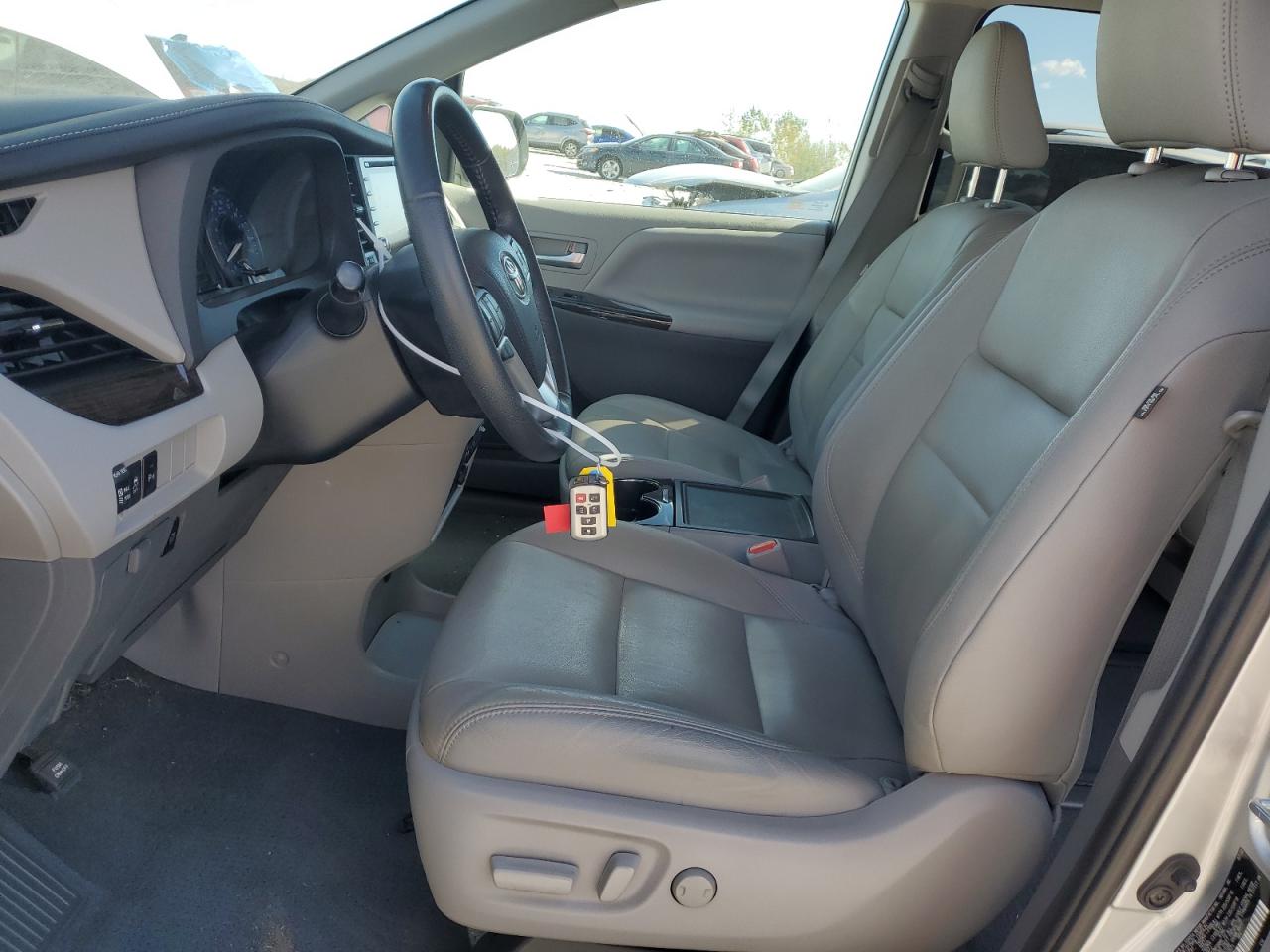 2020 Toyota Sienna VIN 5TDDZ3DC1LS250071 Copart auction photo, front end damage thumbnail 7