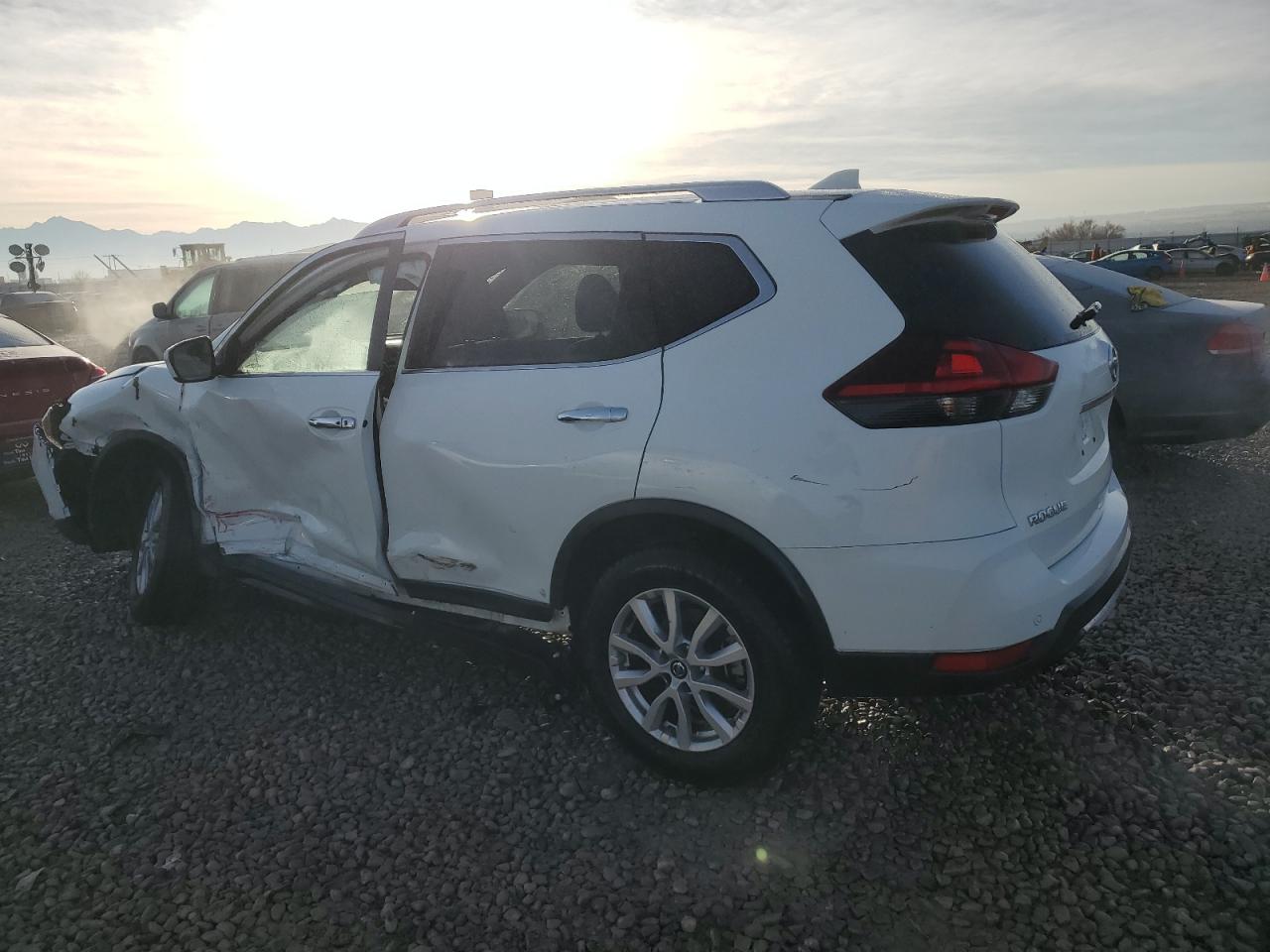 2019 Nissan Rogue VIN KNMAT2MV1KP552937 Copart auction photo, side / front end damage thumbnail 2