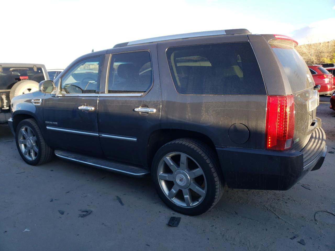 2010 Cadillac Escalade VIN 1GYUKBEFXAR204087 Copart auction photo, front end / hail damage thumbnail 2