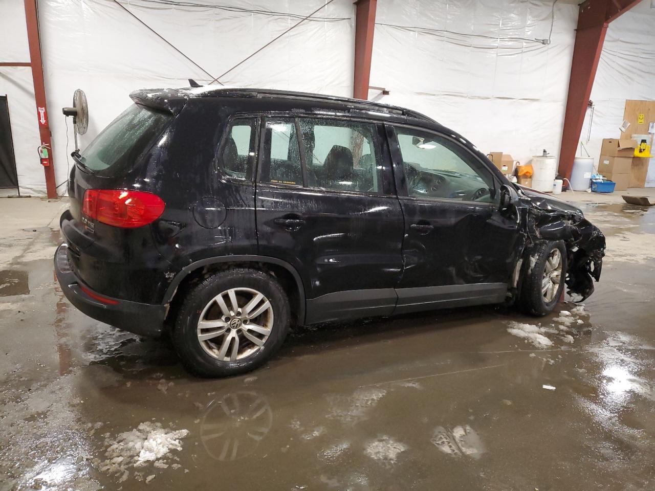 2017 Volkswagen Tiguan VIN WVGBV7AX9HK010746 Copart auction photo, front end / side damage thumbnail 3