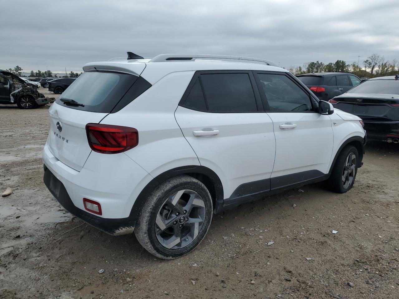 2021 Hyundai Venue VIN KMHRC8A36MU109904 Copart auction photo, all over damage thumbnail 3