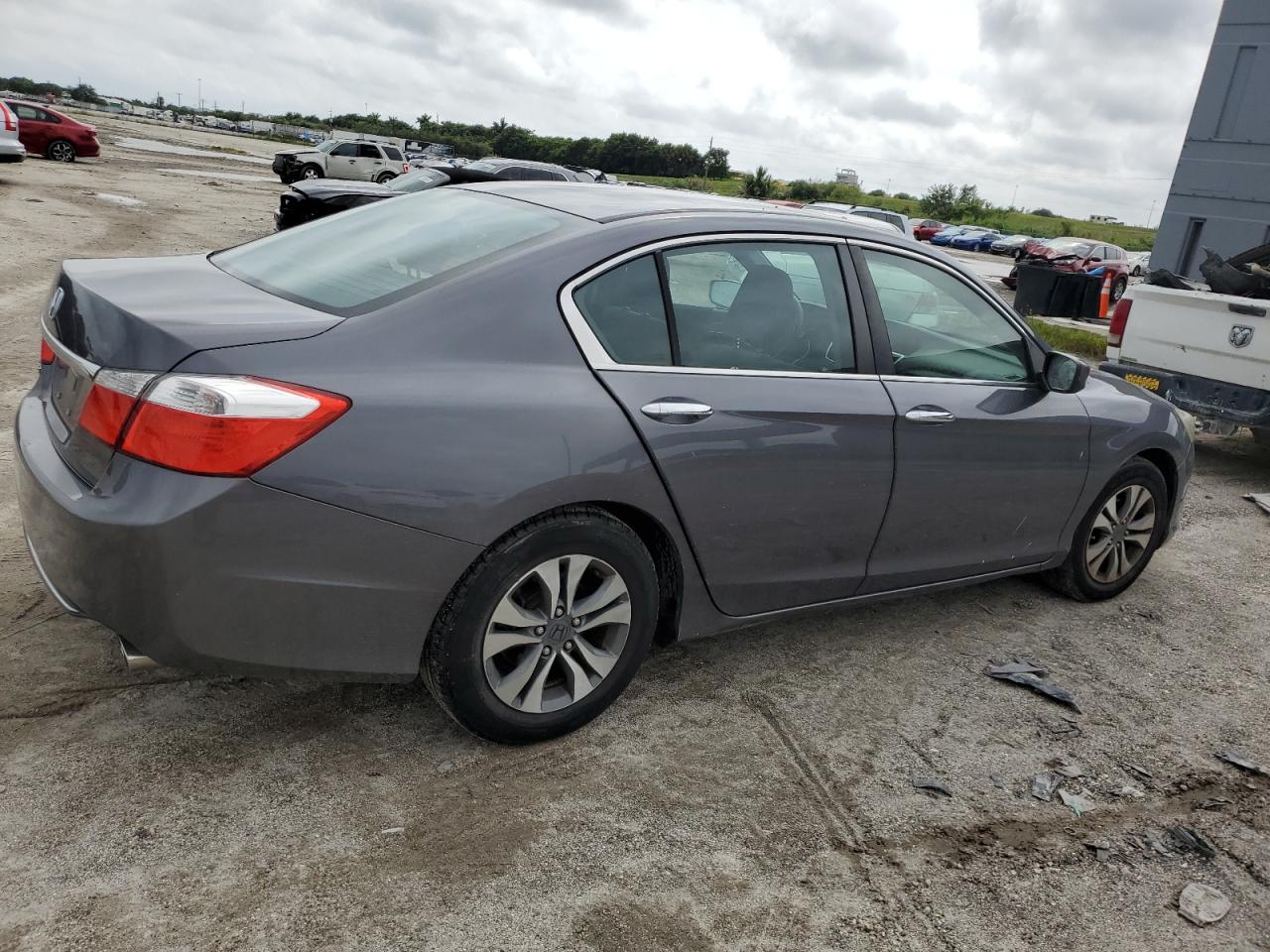 2013 Honda Accord VIN 1HGCR2F38DA137236 Copart auction photo, side / minor dent/scratches damage thumbnail 3