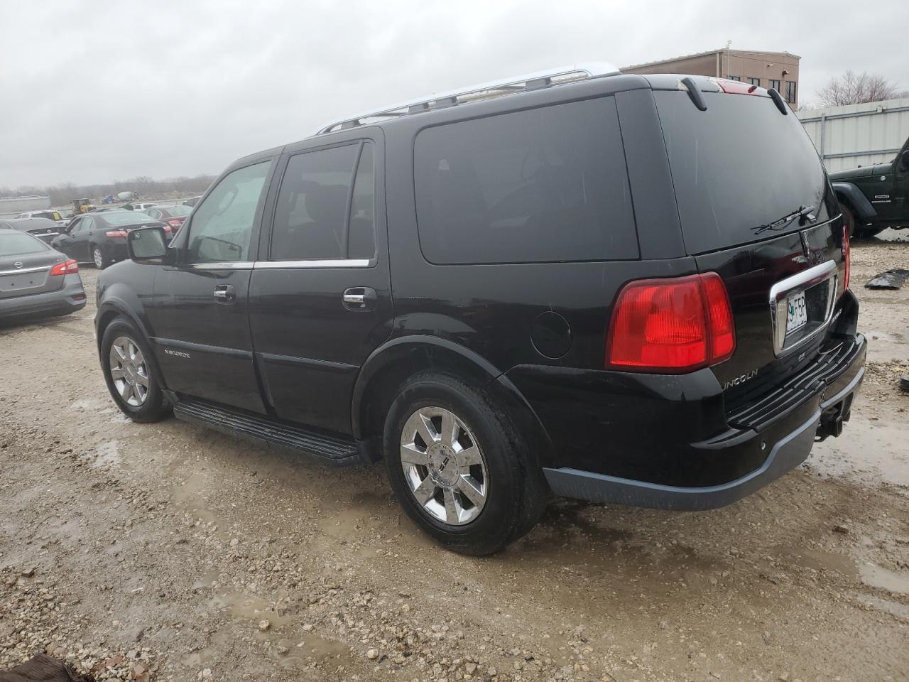 2005 Lincoln Navigator VIN 5LMFU28515LJ15473 Copart auction photo, burn - engine damage thumbnail 2