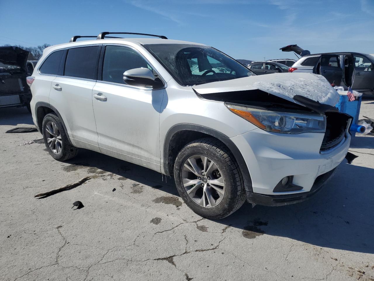 2016 Toyota Highlander VIN 5TDZKRFH1GS153643 Copart auction photo, front end / minor dent/scratches damage thumbnail 4