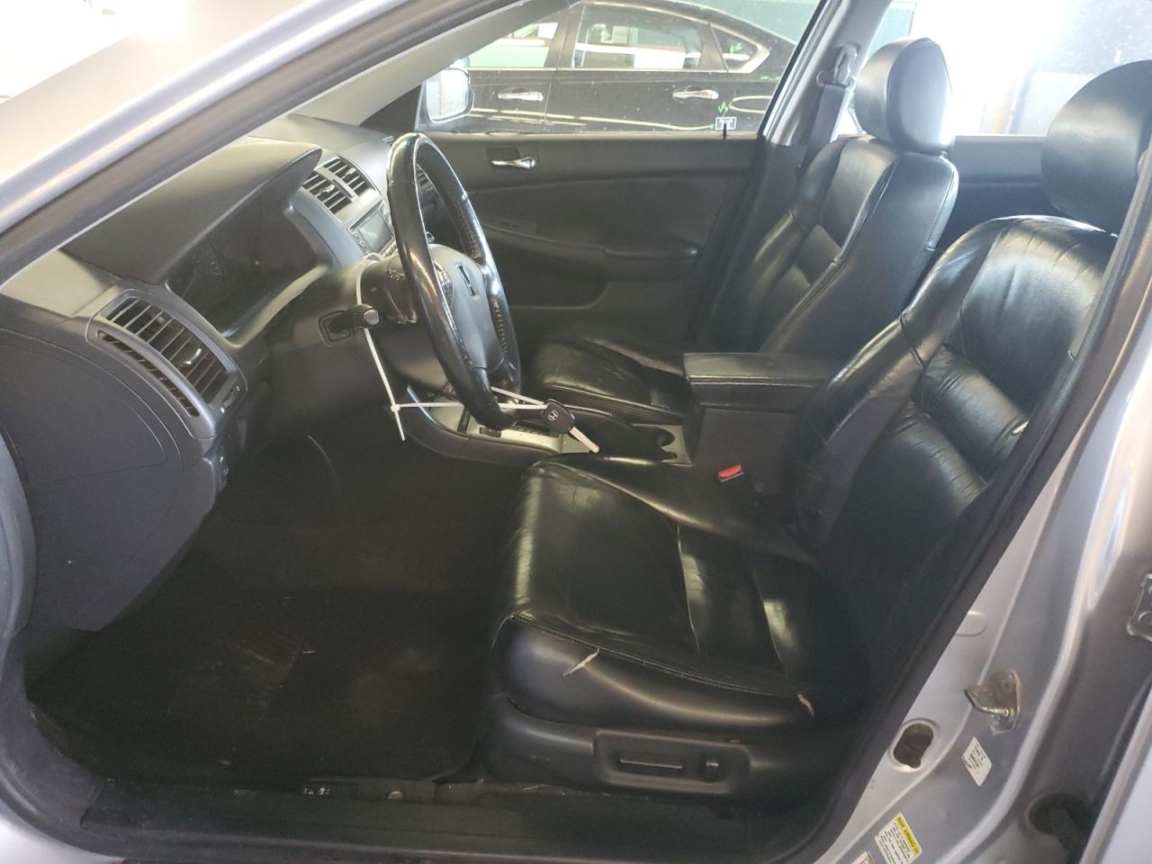 2003 Honda Accord VIN 1HGCM56683A093442 Copart auction photo, minor dent/scratches damage thumbnail 7
