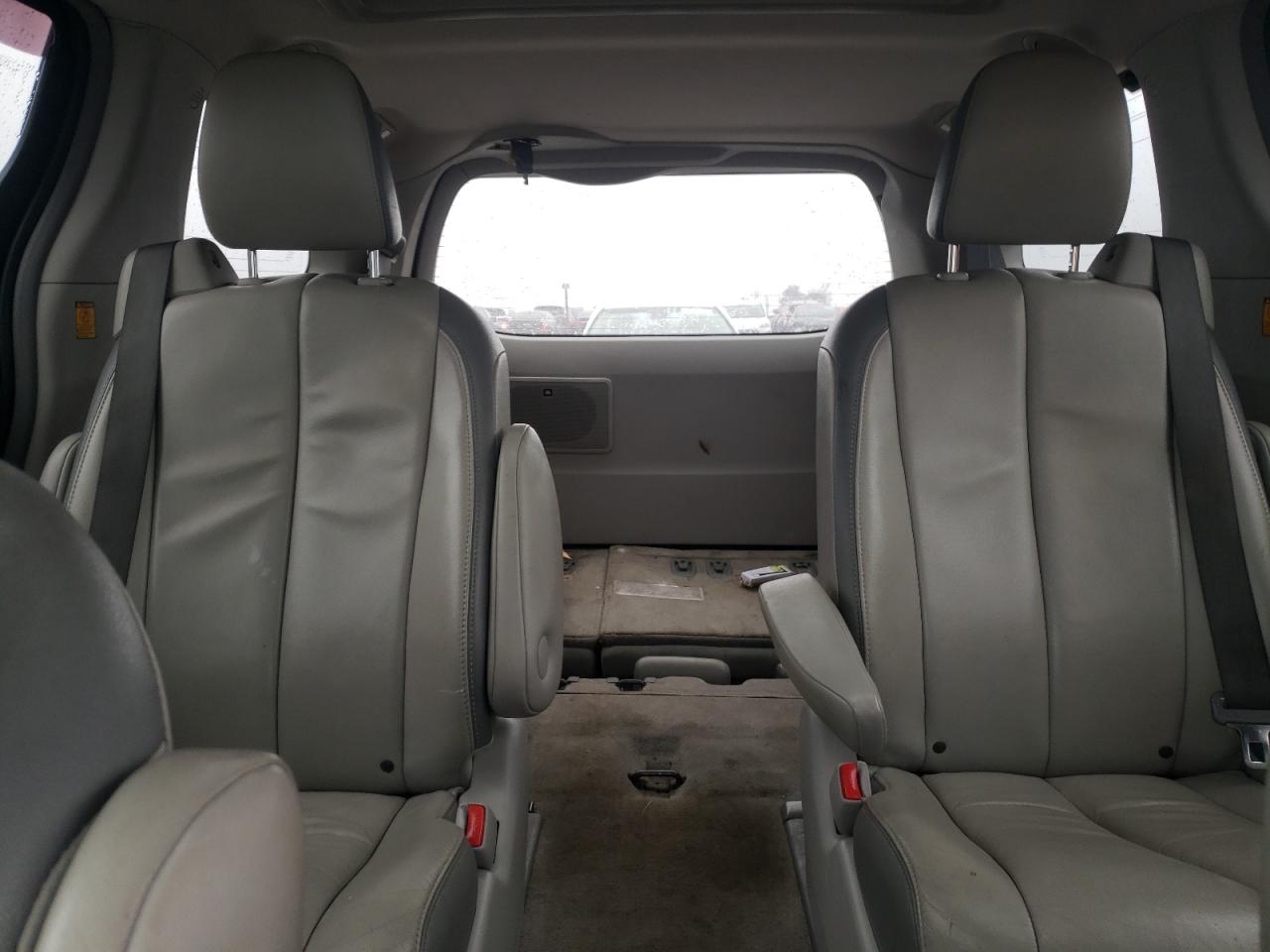 2013 Toyota Sienna VIN 5TDYK3DC8DS314937 Copart auction photo, side / front end damage thumbnail 10