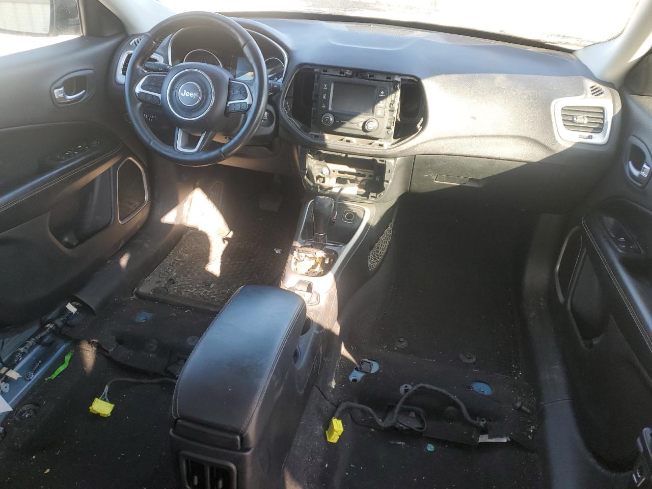 2018 Jeep Compass VIN 3C4NJCBB1JT165238 Copart auction photo, vandalism damage thumbnail 8