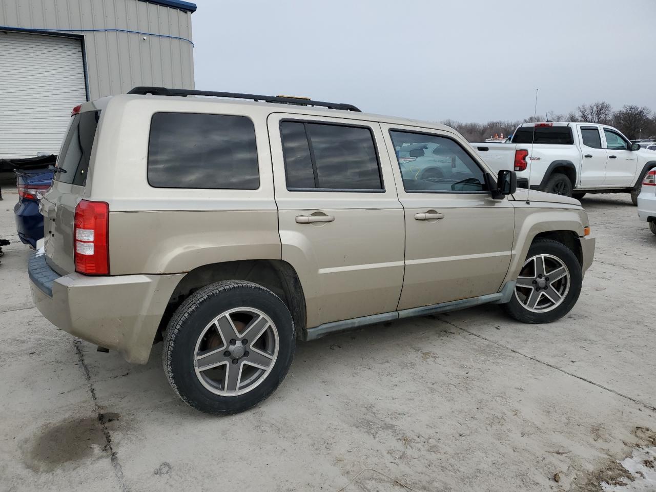 2010 Jeep Liberty (Patriot) VIN 1J4NT2GB5AD525821 Copart auction photo, undercarriage / front end damage thumbnail 3