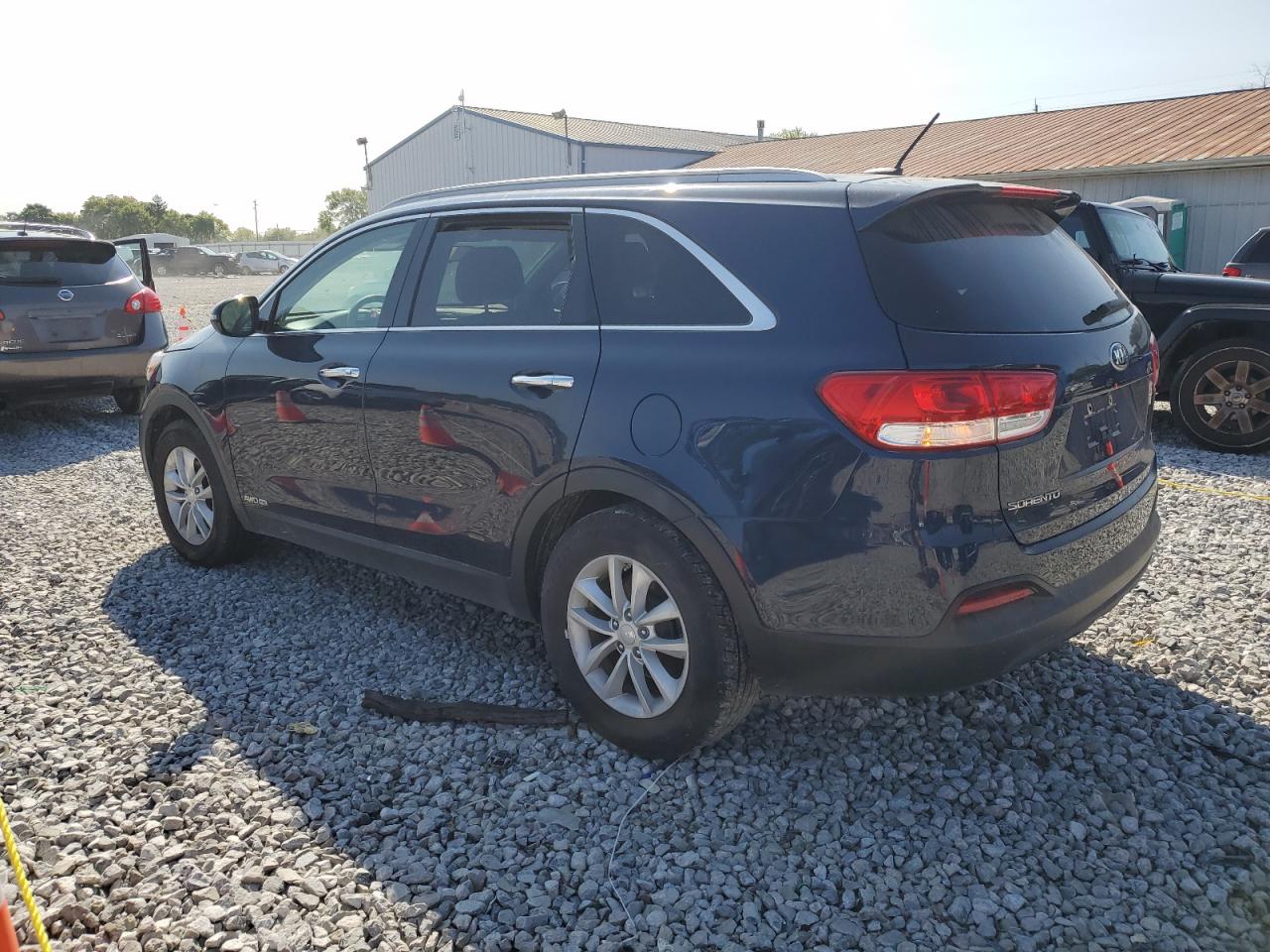 2017 KIA Sorento VIN 5XYPGDA58HG322287 Copart auction photo, normal wear / minor dent/scratches damage thumbnail 2