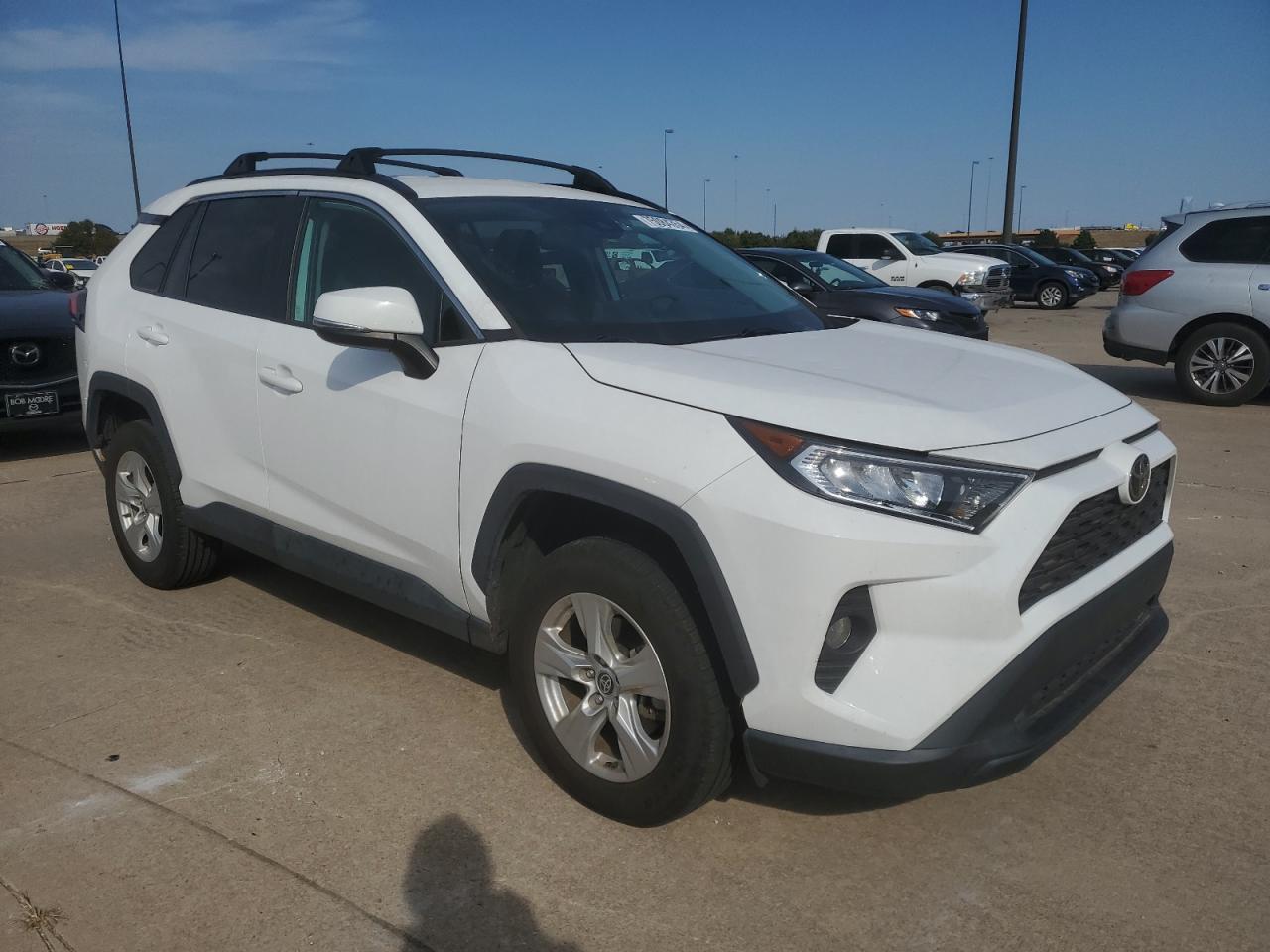 2021 Toyota RAV 4 VIN 2T3W1RFV2MC118939 Copart auction photo, hail / minor dent/scratches damage thumbnail 4