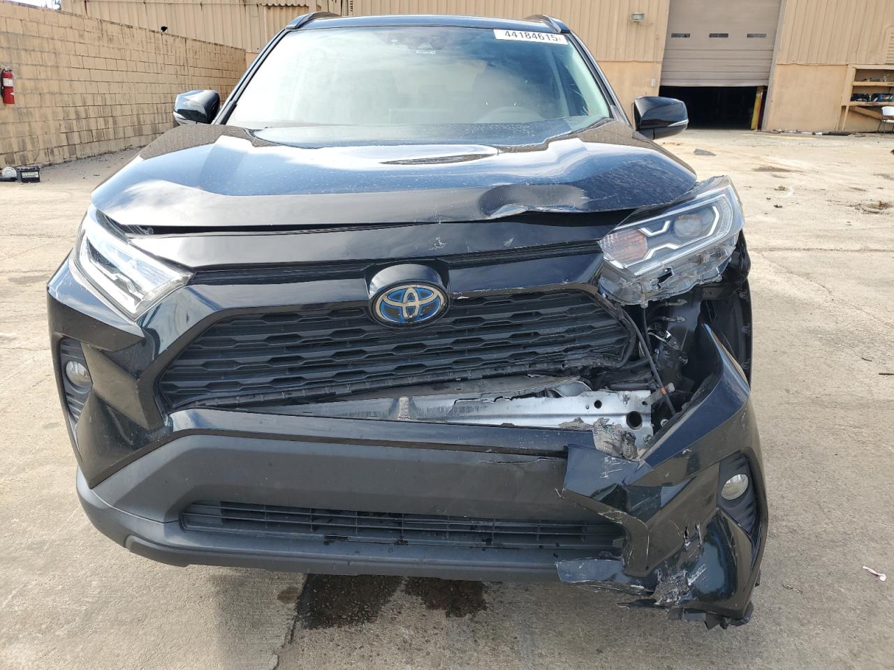 2019 Toyota RAV 4 VIN 2T3RWRFV6KW032673 Copart auction photo, front end damage thumbnail 5