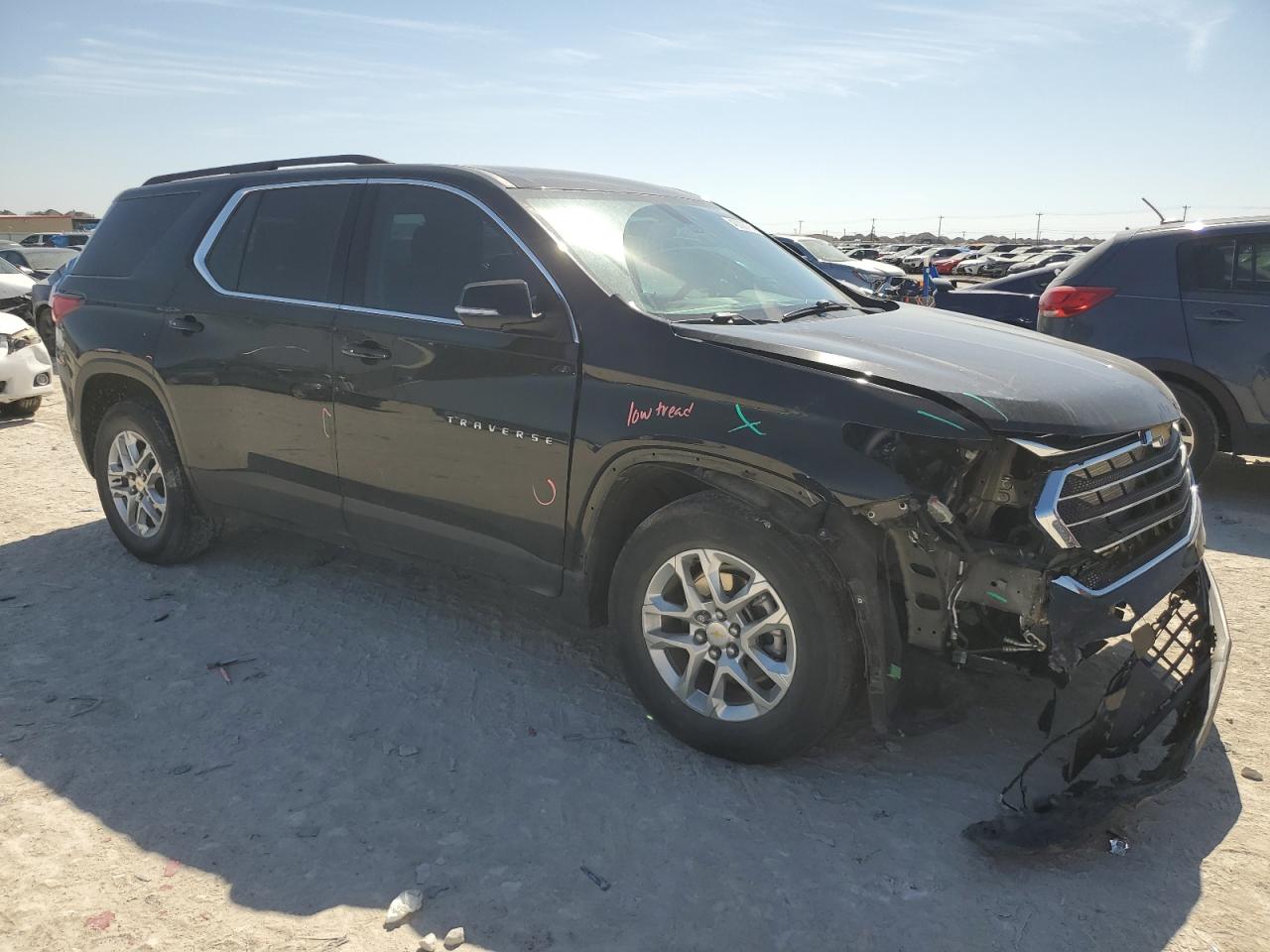 2021 Chevrolet Traverse VIN 1GNERHKW2MJ247877 Copart auction photo, front end / minor dent/scratches damage thumbnail 4