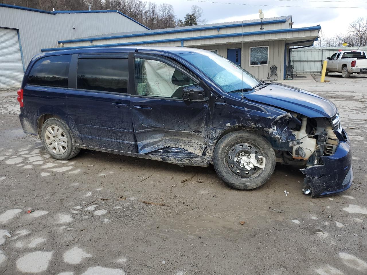 2017 Dodge Caravan VIN 2C4RDGBG8HR682867 Copart auction photo, side / front end damage thumbnail 4