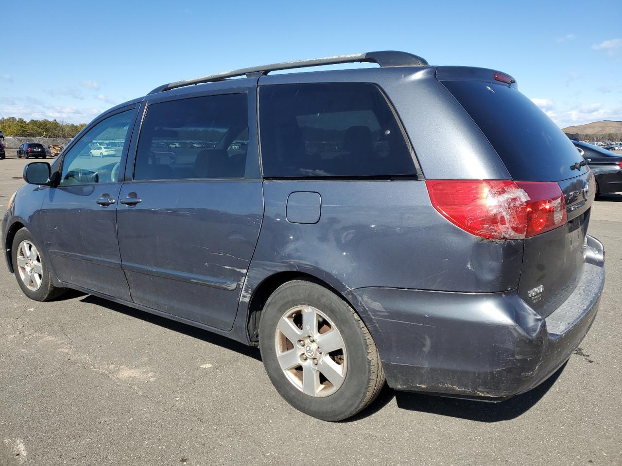 2007 Toyota Sienna VIN 5TDZK23CX7S068185 Copart auction photo, side / front end damage thumbnail 2