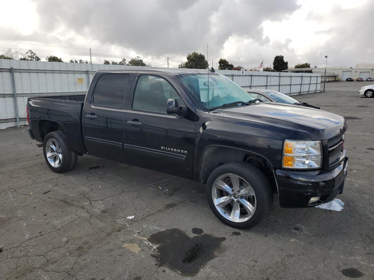 2011 Chevrolet Silverado VIN 3GCPKSE30BG235682 Copart auction photo, front end / rear end damage thumbnail 4