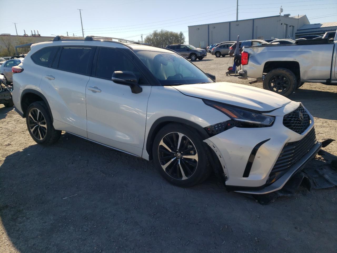 2022 Toyota Highlander VIN 5TDJZRAH8NS099982 Copart auction photo, front end / side damage thumbnail 4