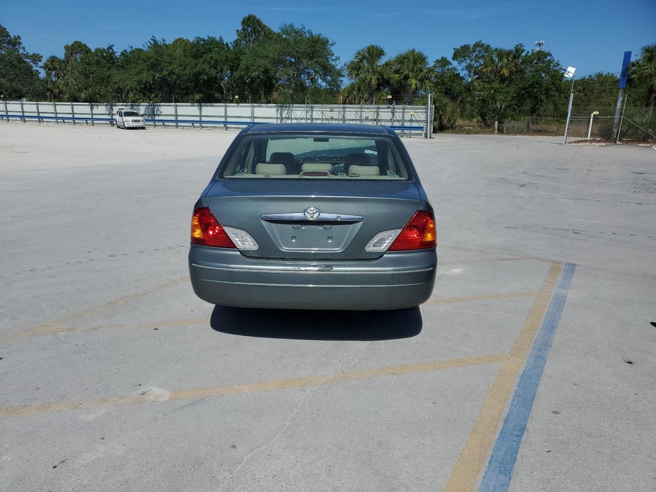 2000 Toyota Avalon VIN 4T1BF28B7YU068319 Copart auction photo, front end / side damage thumbnail 6