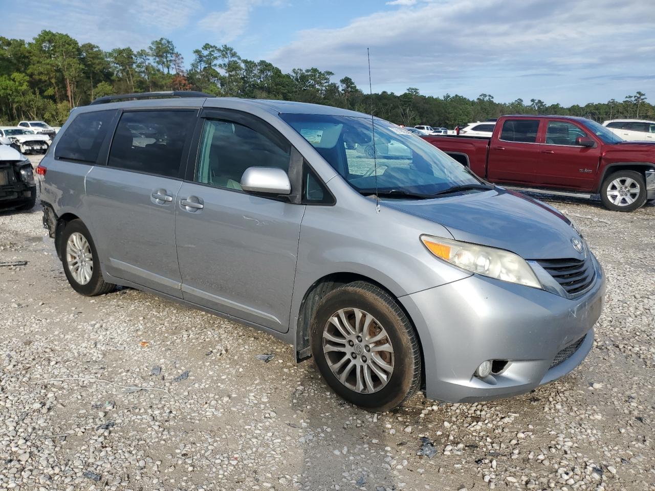 2013 Toyota Sienna VIN 5TDYK3DC3DS336358 Copart auction photo, rear end damage thumbnail 4