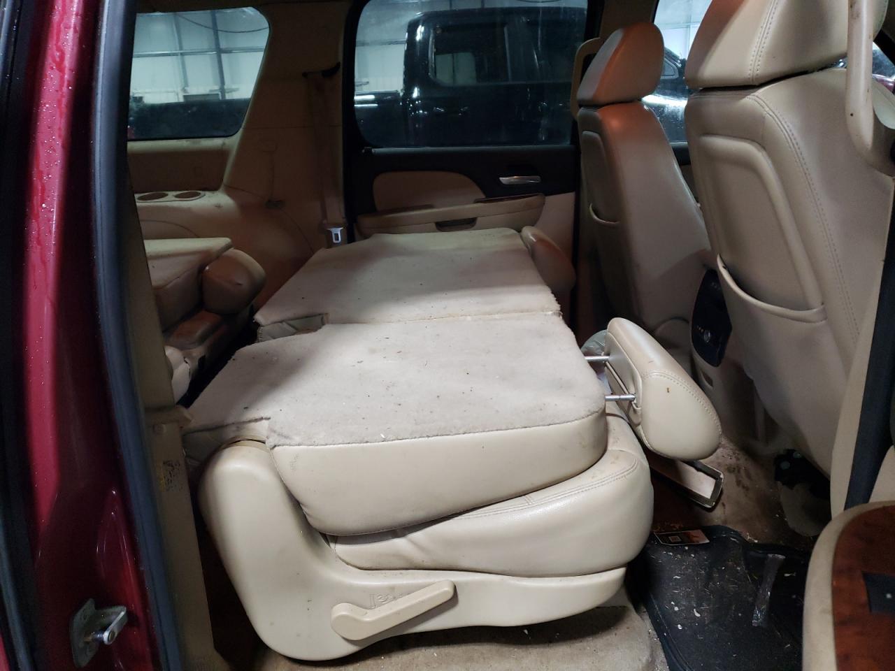 2007 Chevrolet Suburban VIN 1GNFK16327J228878 Copart auction photo, vandalism damage thumbnail 11