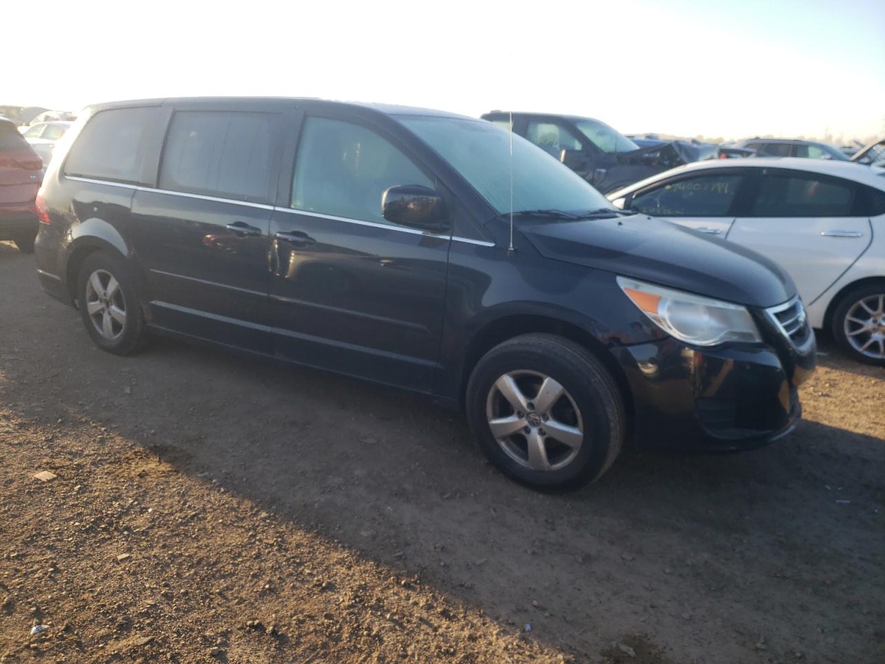2009 Volkswagen Routan VIN 2V8HW34189R559308 Copart auction photo, side / rear end damage thumbnail 4