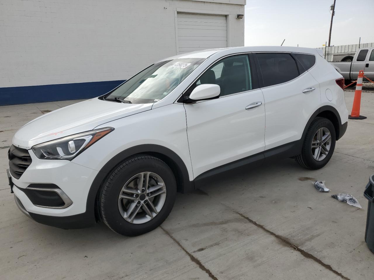 2018 Hyundai Santa Fe VIN 5NMZTDLB4JH071707