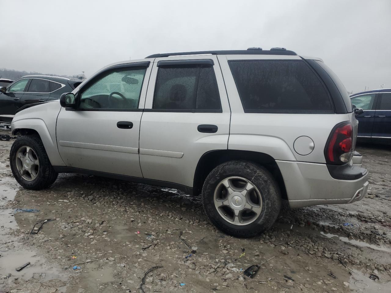 2008 Chevrolet TrailBlazer VIN 1GNDT13S482179520 Copart auction photo, front end / minor dent/scratches damage thumbnail 2