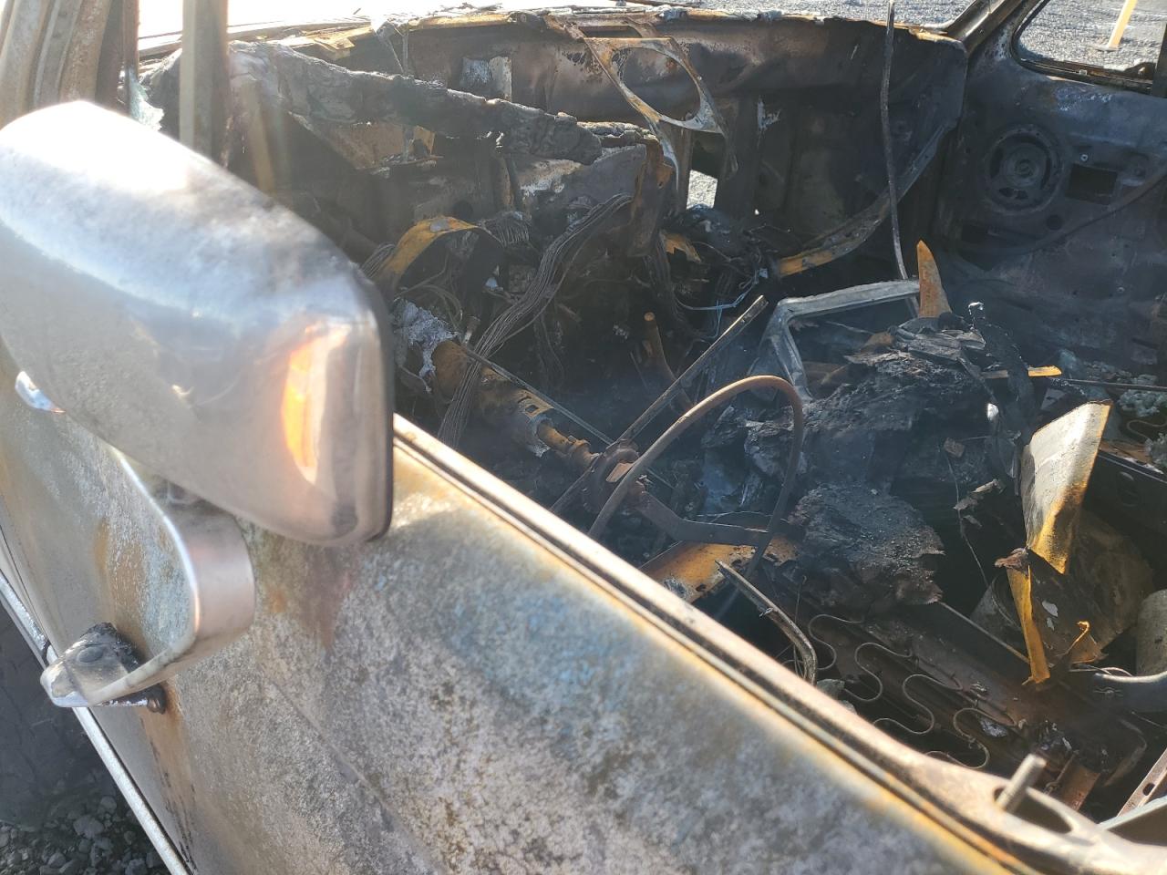1986 Ford F250 VIN 1FTHX261XGKB48732 Copart auction photo, burn damage thumbnail 8